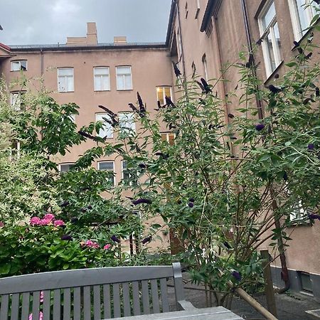 Rum Med Eget Badrum Och Stort, Delat Koek,Centralt I Malmoe A Room In An Apartment, Own Bathroom And Kitchen Shared With A Family Exterior photo