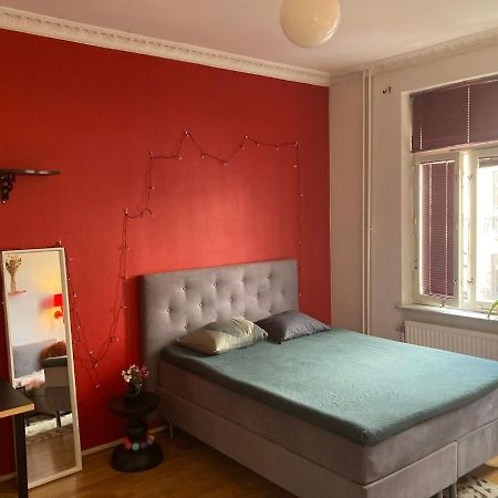 Rum Med Eget Badrum Och Stort, Delat Koek,Centralt I Malmoe A Room In An Apartment, Own Bathroom And Kitchen Shared With A Family Exterior photo