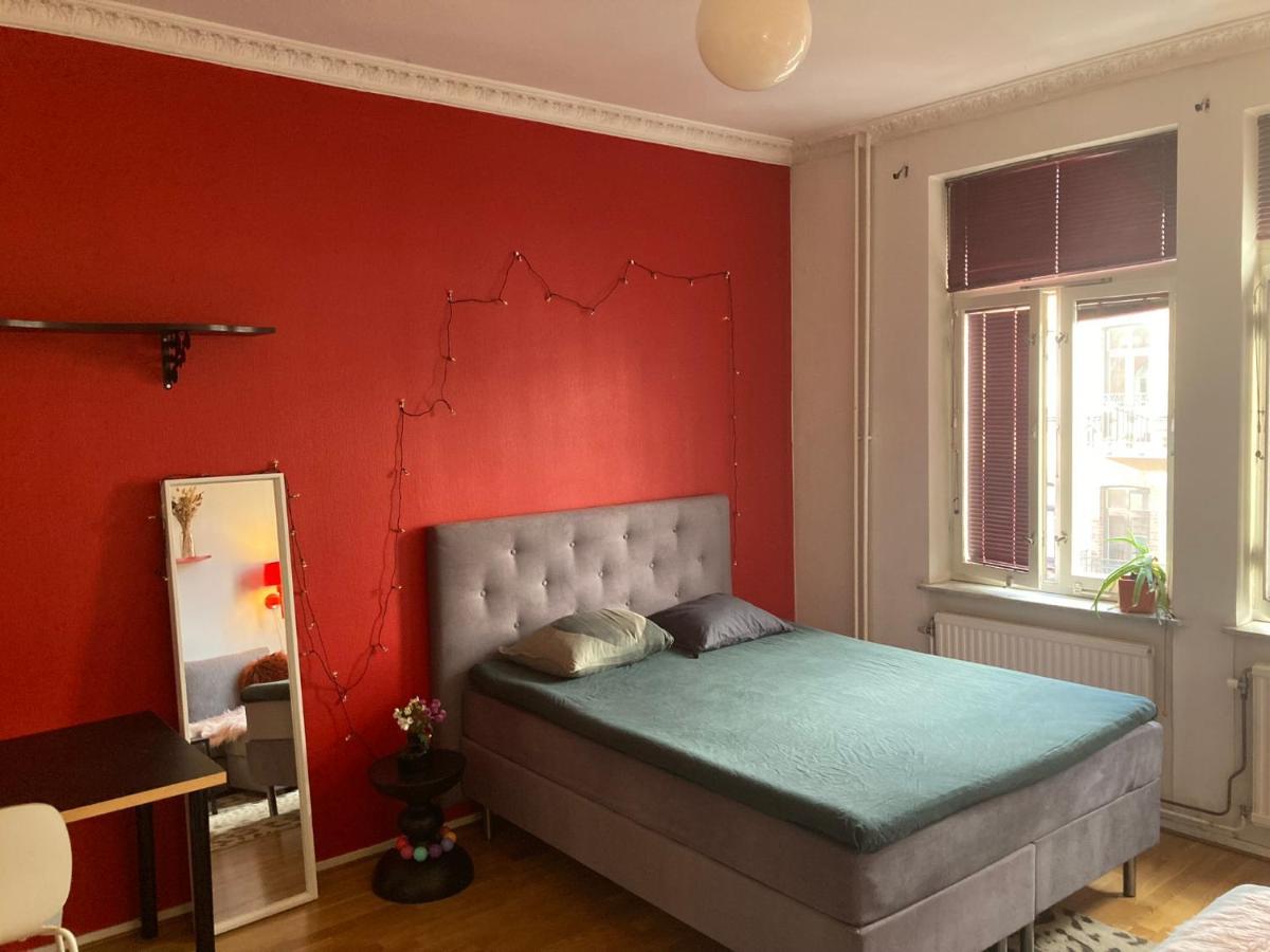 Rum Med Eget Badrum Och Stort, Delat Koek,Centralt I Malmoe A Room In An Apartment, Own Bathroom And Kitchen Shared With A Family Exterior photo