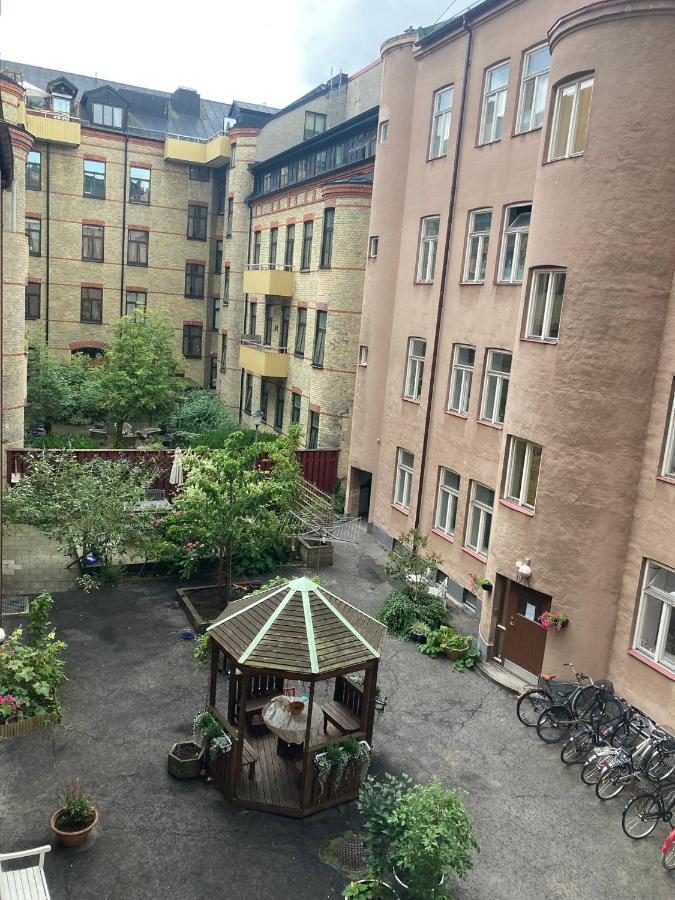 Rum Med Eget Badrum Och Stort, Delat Koek,Centralt I Malmoe A Room In An Apartment, Own Bathroom And Kitchen Shared With A Family Exterior photo