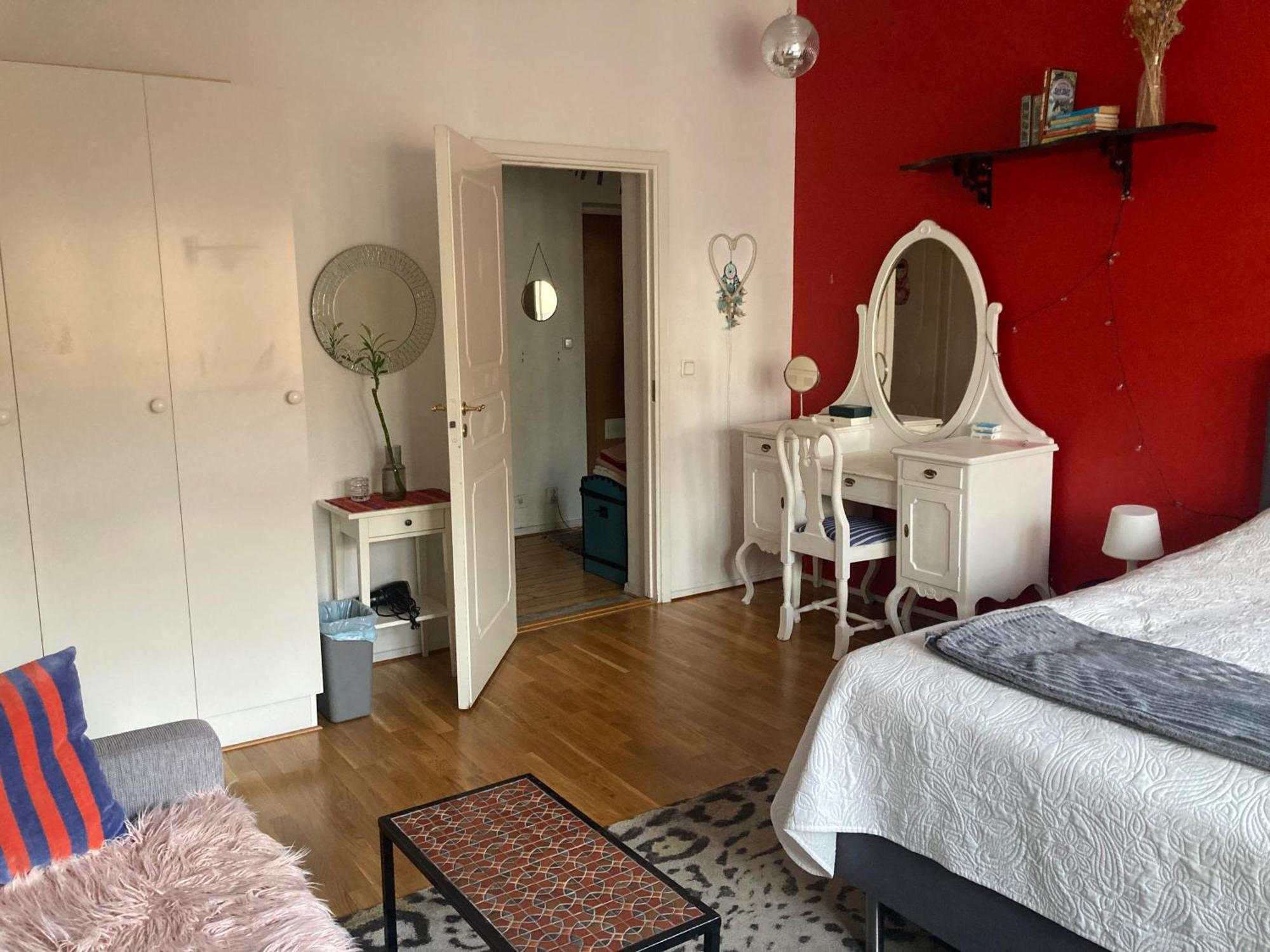 Rum Med Eget Badrum Och Stort, Delat Koek,Centralt I Malmoe A Room In An Apartment, Own Bathroom And Kitchen Shared With A Family Exterior photo